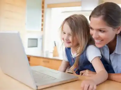 أكاديميون: حماية الأطفال من مخاطر الإنترنت