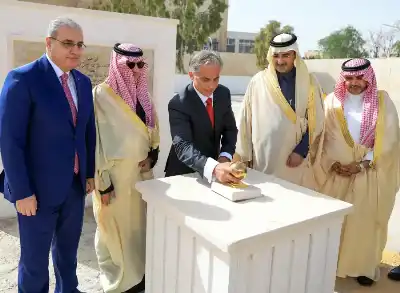 حسان يضع حجر الأساس لمبنى جديد