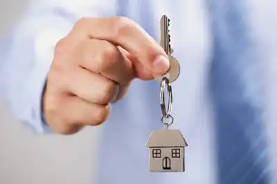 حكم هبة الأب لبعض أبنائه شققا