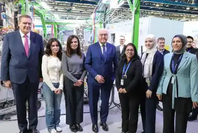 الرئيس الألماني يزور المركز الدولي لضوء