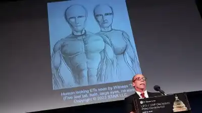 الكائنات الفضائية على لسان ترمب وأوباما..