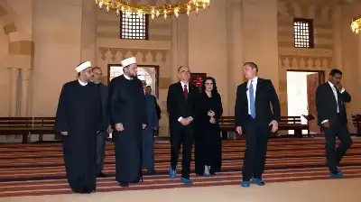 الرئيس الألباني يزور مسجد الملك الحسين