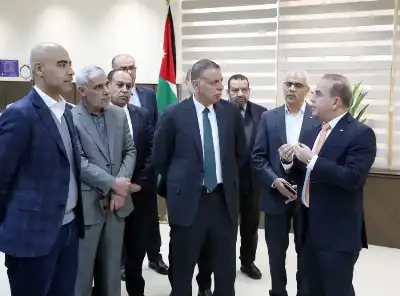 الفراية يفتتح مكتب الخدمة المستعجلة في