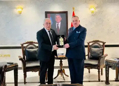 رئيس عمّان الأهلية يزور سفير جمهورية