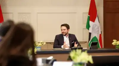 الأمير الحسين يترأس اجتماعا في قصر