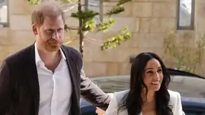 الأمير هاري وزوجته يبدآن زيارة إنسانية