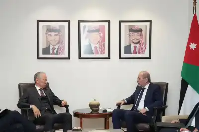 الصفدي يلتقي المسؤول الياباني عن ملف