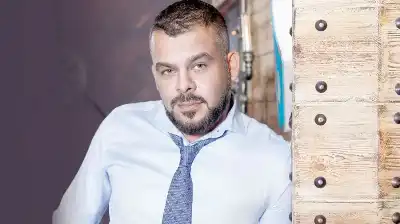 الفنان الأردني منذر رياحنة يوضح.. لهذا