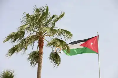 إلى المرجفين والموتورين والناعقين عبر المنصات