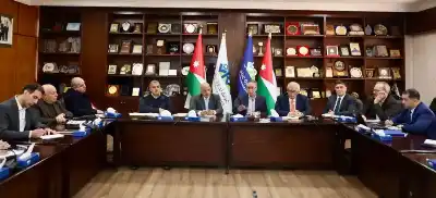 تنسيق حكومي مع قطاعات التجارة والخدمات