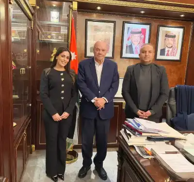 الفايز يلتقي إدارة بنك الدواء الخيري