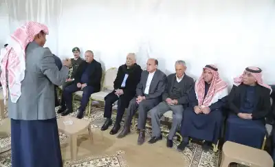 الديوان الملكي يعزي عشيرة الشريف (صور)