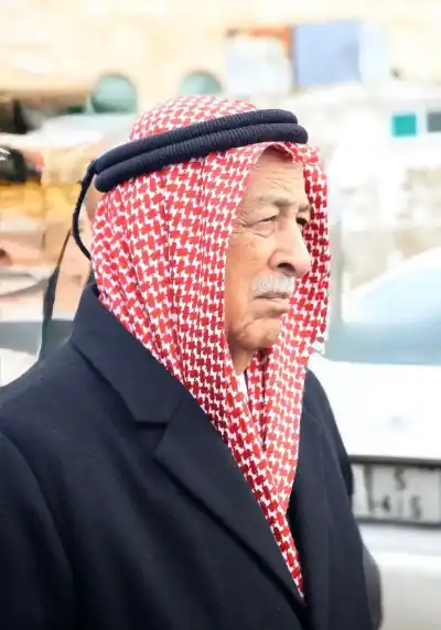 رئيس الديوان الملكي يعود ضابط صف