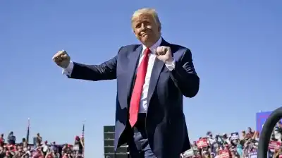 ترامب وزوجته يهنئان مسلمي الولايات المتحدة