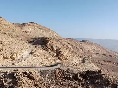 انهيار أجزاء من الطريق الملوكي النافذ