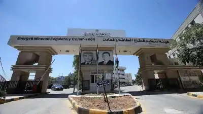 هيئة الطاقة: منع بيع البنزين بالجالونات