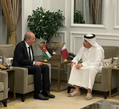 الصفدي يلتقي في الدوحة نظيره القطري