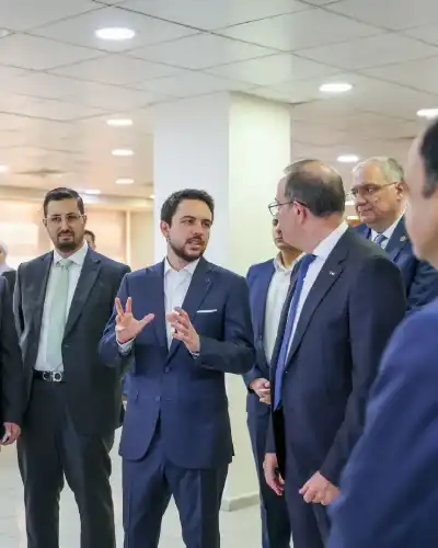 ولي العهد: ضرورة الاستمرار بتطوير التطبيق