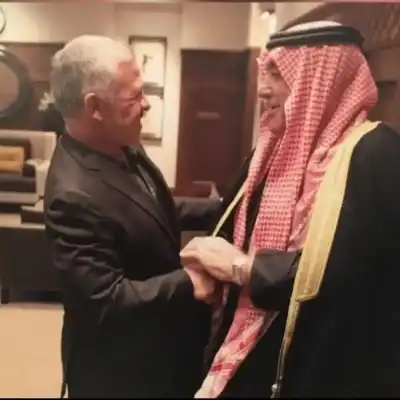 شيخ عشيرة المومني: مع الملك