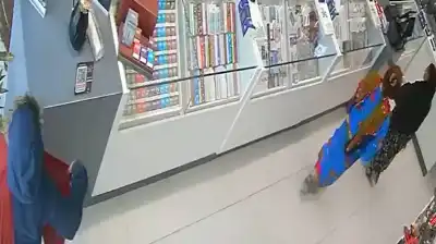 سرقة جماعية منظمة لمحل تجاري في