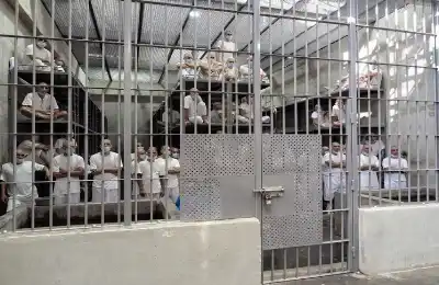 السلفادور تسمح بفرض أحكام السجن المؤبد