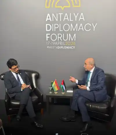 الصفدي يلتقي نظيره البوليفي على هامش