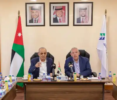 وزير السياحة والآثار يعقد اجتماعا مع