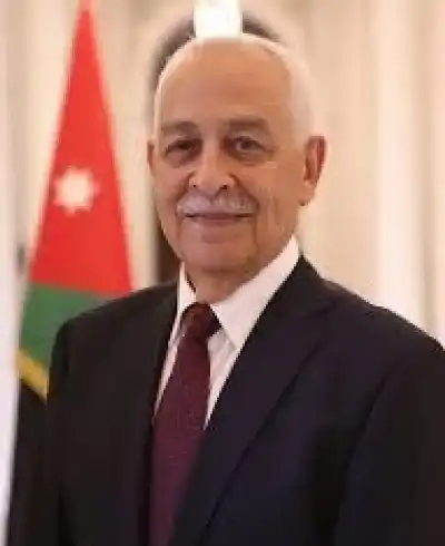 العيسوي ينقل تمنيات الملك وولي العهد