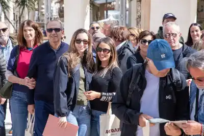 وصول طائرة عارضة فرنسية تقل 105