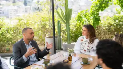 الملكة رانيا العبدالله تلتقي مجموعة من