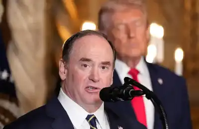 إقالة غير معلنة الأسباب لوزير البحرية