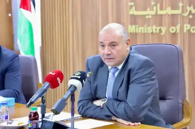 العودات: اندماج ثلاثة أحزاب في التغيير