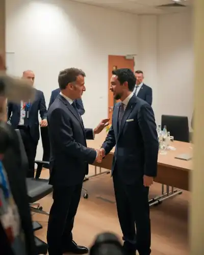 ولي العهد يلتقي الرئيس الفرنسي إيمانويل