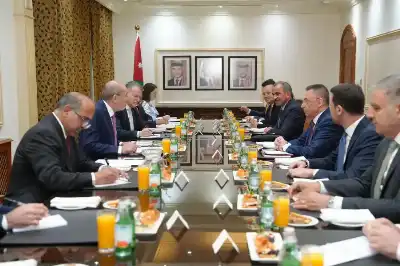 الصفدي يستقبل رئيس لجنة الشؤون الخارجية