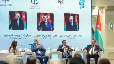 طلبة صيدلة عمّان الأهلية يشاركون بملتقى