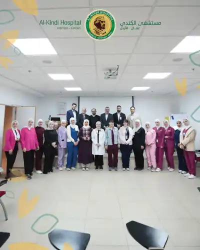 محاضرة طبية متخصصة في مستشفى الكندي