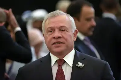 الملك يهنئ علي الزيدي هاتفيا بتكليفه