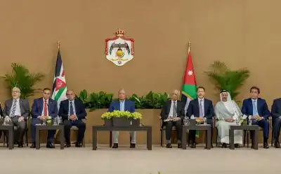 الخصاونة أمام الملك في الزرقاء: الشباب
