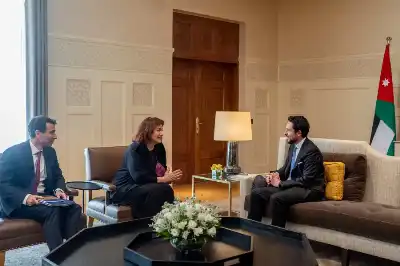 مندوبا عن الملك.. ولي العهد يلتقي