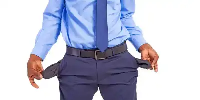 موظفو شركة صناعات دوائية يرفعون صوتهم: