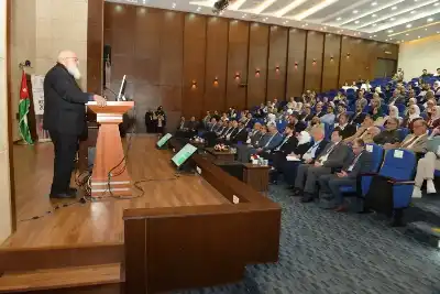 رئيس جامعة البترا يفتتح المؤتمر الدولي