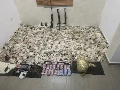 القبض على مطلوب خطر ومسلح وعضو