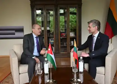 الصفدي يبحث مع نظيره اللتواني التطورات