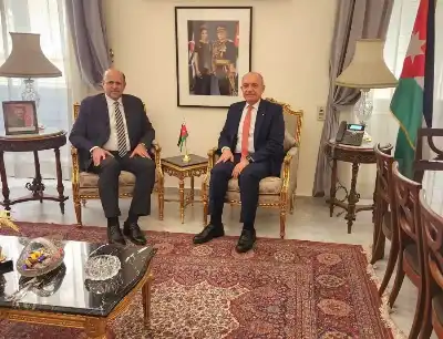 موفد الرئيس المصري يقدم التهاني بعيد