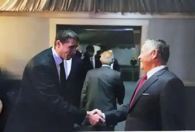 الدكتور يوسف البشتاوي يهنئ الملك وولي