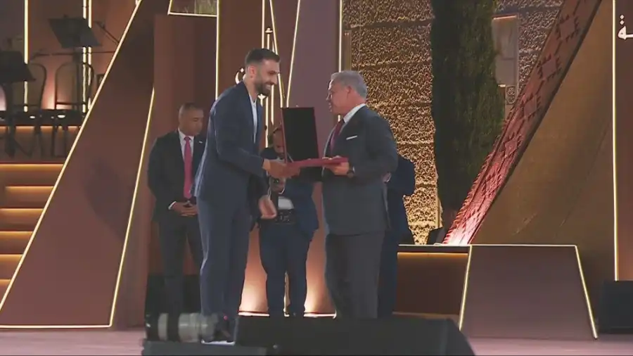مدار الساعة,أخبار رياضية,الملكة رانيا,ولي العهد,الأميرة رجوة الحسين,منتخب النشامى,المنتخب الوطني لكرة القدم,كأس العالم,قصر الحسينية
