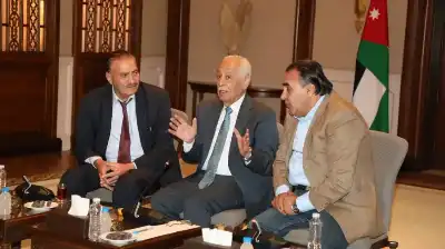 العيسوي يلتقي وفدا من أبناء منطقة
