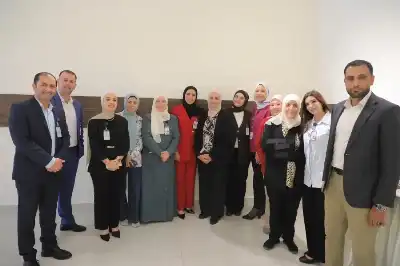 أسرة جامعة الشرق الأوسط تتبادل التهاني