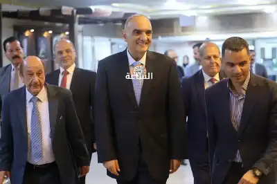 المشاقبة يشهر كتاب النظم السياسية (البريطاني