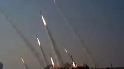 من جديد.. وابل من الصواريخ الإيرانية